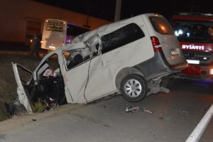 İki ara&ccedil; kafa kafaya &ccedil;arpıştı: 2 &ouml;l&uuml;