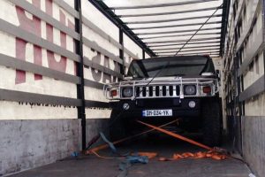 Rize'de g&uuml;mr&uuml;k ka&ccedil;ağı l&uuml;ks otomobil ele ge&ccedil;irildi