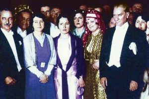 T&uuml;rkiye 94. yıl bayramını coşkuyla kutluyor!