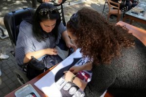 Bursa'da kas hastaları "&ccedil;ivi ile telin aşkı"na tutuldu
