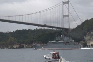 Rus savaş gemisi boğazdan ge&ccedil;ti