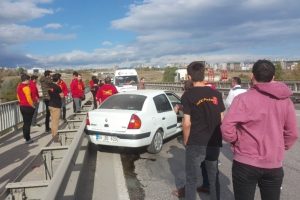 Yaralıya ilk m&uuml;dahaleyi G.Saray taraftarı yaptı