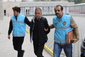 Bı&ccedil;akla dehşet sa&ccedil;an eski koca yakalandı