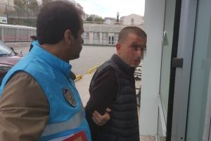 Bı&ccedil;akla dehşet sa&ccedil;an eski koca tutuklandı