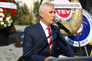 Bursa Nil&uuml;fer Belediye Başkanı Bozbey: Cumhuriyette ısrar &ouml;zg&uuml;rl&uuml;klerimizde ısrardır