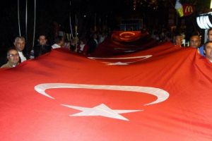 600 metrelik bayrakla fener alayı