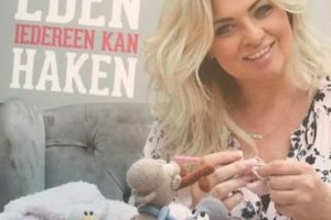 &Uuml;nl&uuml; porno yıldızından el &ouml;rg&uuml;s&uuml; kitabı!
