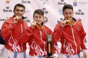 Karate Milli Takımı D&uuml;nya 3.'s&uuml; oldu