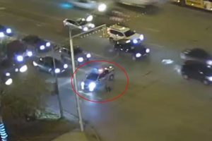 Yoğun trafikteki yaşlı adamın imdadına polis yetişti