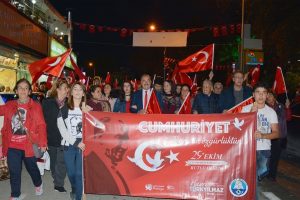 Cumhuriyet'in yeni yaşı Bursa Mudanya'da coşkuyla kutlandı