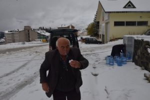 Bursa Uludağ erken yağan kar nedeniyle beyaz gelinliğini giydi
