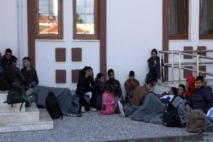 Otob&uuml;s terminalinde 28 ka&ccedil;ak g&ouml;&ccedil;men yakalandı