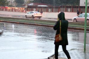 Sağanak yağmur vatandaşları hazırlıksız yakaladı
