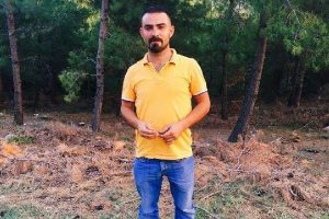 Sokakta y&uuml;r&uuml;rken silahlı saldırıda ağır yaralandı