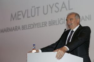 Altepe'nin koltuğunu devralan Uysal sorunları ortak &ccedil;&ouml;zme mesajı verdi