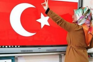 O &ouml;ğretmen Bah&ccedil;eli'ye gitti