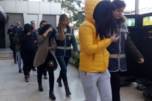 Bursa'da l&uuml;ks villadaki swinger partisine polis baskını