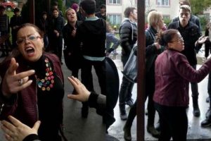 'Kediye neden ekmek vermedin' kavgası!