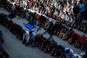 Gazze'deki cenaze t&ouml;renine binlerce kişi katıldı