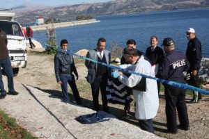 Kayıp gencin cesedi g&ouml;lden &ccedil;ıktı
