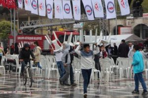 Suru&ccedil;'ta Nar Festivali'ne yağmur engeli