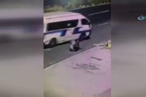 &Ccedil;ukur gen&ccedil; adamı b&ouml;yle yuttu