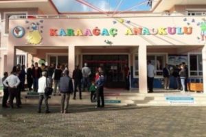 Anaokulunda rezalet! &Ouml;ğrencilerin i&ccedil; &ccedil;amaşırları ve popoları...