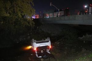 Otomobil ile TIR &ccedil;arpıştı: 3 yaralı