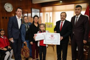 &Ouml;ğrenciler Cumhuriyet temalı resimlerle yarıştı