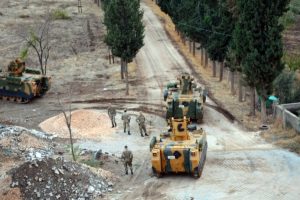 Hatay'da kışlaya askeri ara&ccedil; ve personel takviyesi