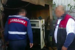 Seyyar depoyla yakıt &ccedil;alıp sattılar