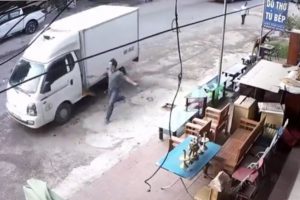 El freni &ccedil;ekilmeyen kamyonet korkuttu