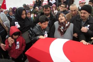 Astsubay mirasa konmak i&ccedil;in &ouml;ld&uuml;rm&uuml;şler! Yasak aşk...