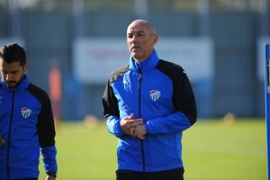 Bursaspor Teknik Direkt&ouml;r&uuml; Le Guen'den Lucescu'ya &ccedil;ağrı