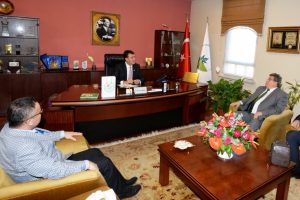 Bursaspor Taraftarlar Derneği'nden D&uuml;ndar'a teşekk&uuml;r ziyareti