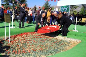 Demirel doğum g&uuml;n&uuml;nde anıldı