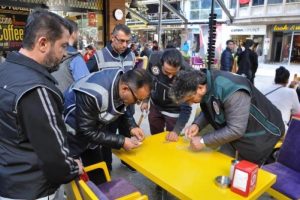 &Ccedil;elik kasadan esrar &ccedil;ıktı