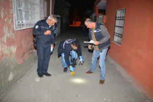 Sokak ortasında silahlı saldırı: 1 &ouml;l&uuml;