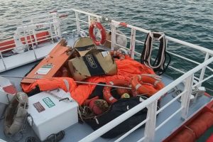 Bursa'da yola &ccedil;ıkıp, batan gemiden &ccedil;ıkan par&ccedil;alar g&ouml;r&uuml;nt&uuml;lendi