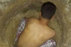 Kamptan ayrılmak istemeyen sığınmacılar su bulmak i&ccedil;in kuyu kazıyor