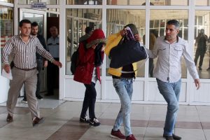 Aileleri evlendirmedi diye evden ka&ccedil;tılar!