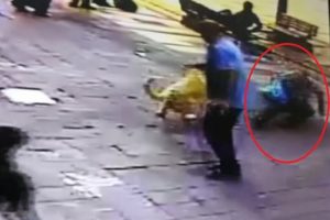 K&ouml;pek korkusu olan adama k&ouml;pek şakası