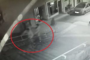 Kavgayı ayırırken b&ouml;le bı&ccedil;aklandı