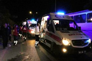 3 iş&ccedil;i servisi &ccedil;arpıştı: 21 yaralı