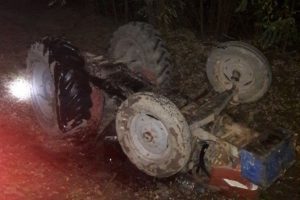 Bursa'da trakt&ouml;r şarampole u&ccedil;tu, s&uuml;r&uuml;c&uuml; ağır yaralandı