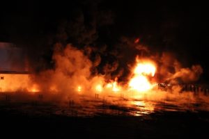 Fabrika alevlere teslim oldu