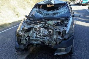 Motosikleti ile otomobile &ccedil;arpan &ccedil;ocuk s&uuml;r&uuml;c&uuml; kurtarılamadı