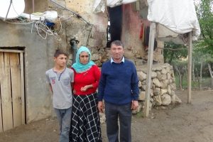 7 n&uuml;fuslu aile tek odada yaşam m&uuml;cadelesi veriyor