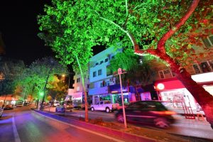 Bursa Tayyareci Mehmet Ali Caddesi ışıl ışıl oldu ama sorunlar hala &ccedil;&ouml;z&uuml;m bekliyor