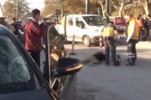 Otomobilin &ccedil;arptığı kadın hayatını kaybetti